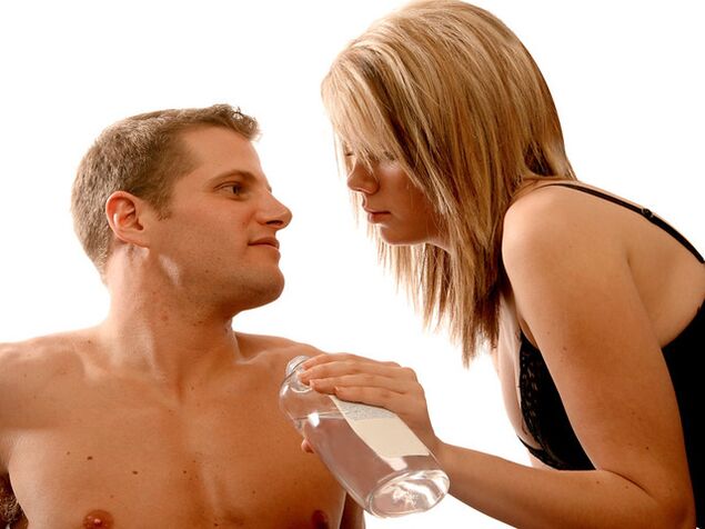 Dovresti usare l'olio da massaggio durante l'esercizio per ingrandire il tuo pene.